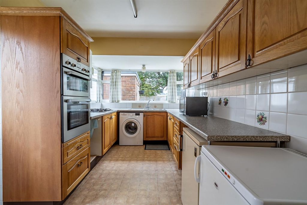 Property photo 3 of 13 Kitchen