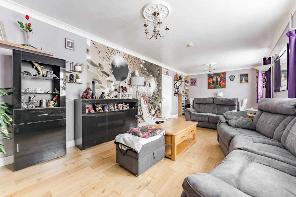 Property photo 2 of 24