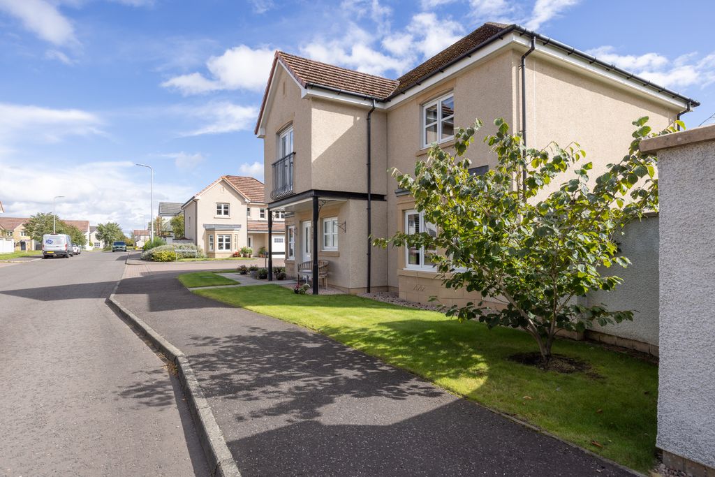 Property photo 3 of 32