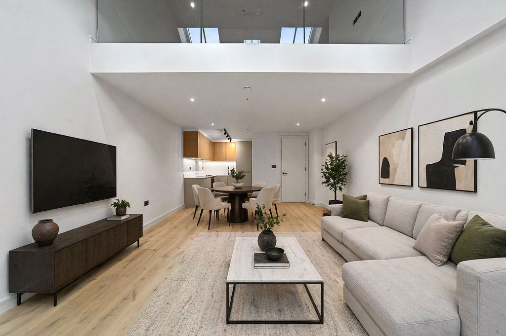 Property photo 3 of 20 Reception