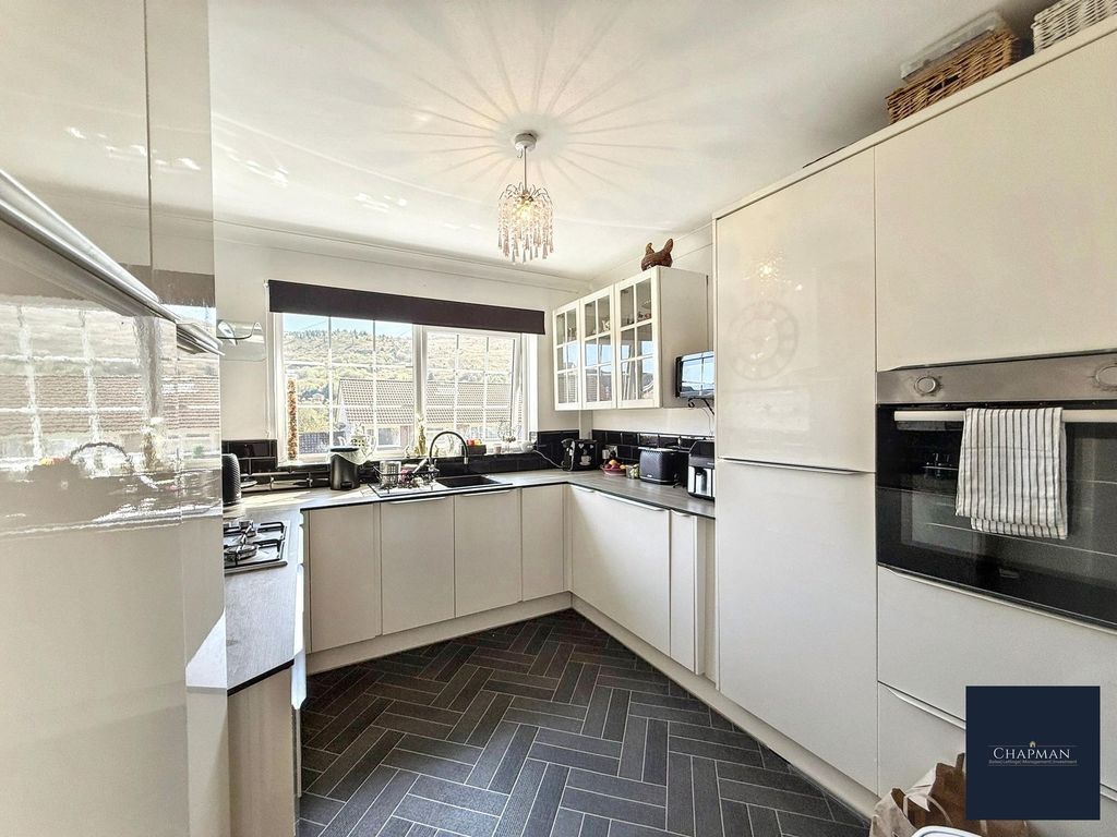 Property photo 3 of 25