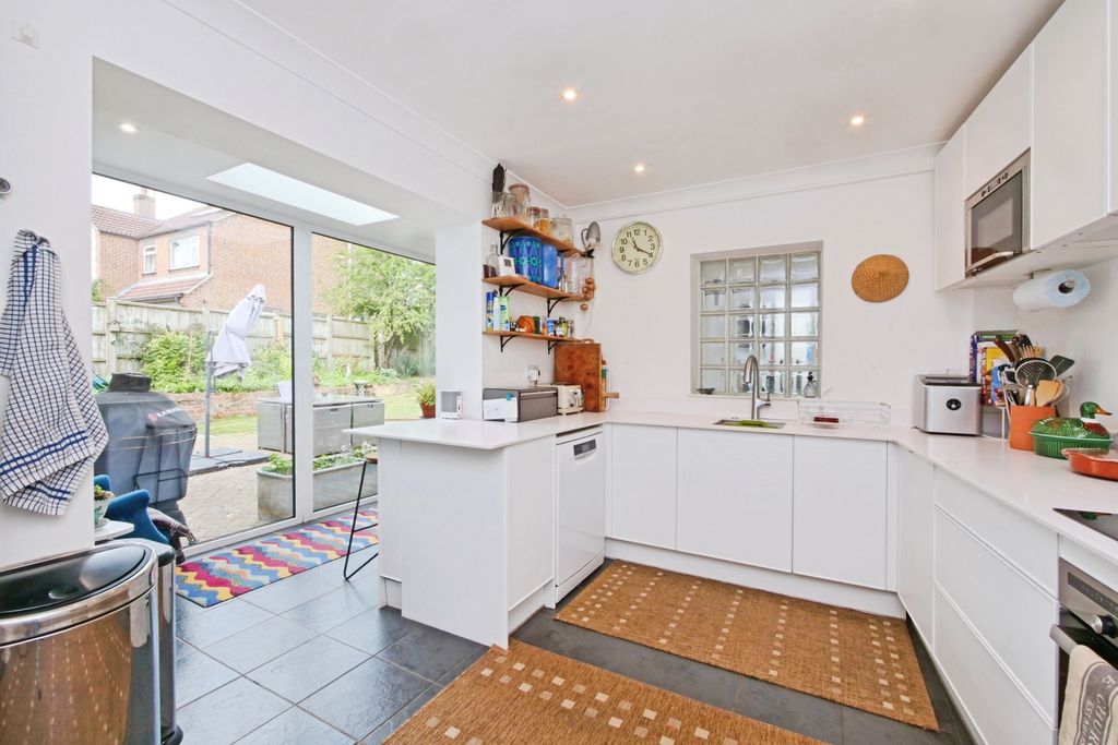 Property photo 2 of 17