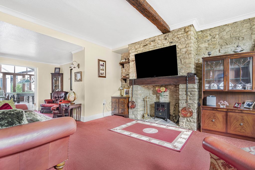 Property photo 2 of 41