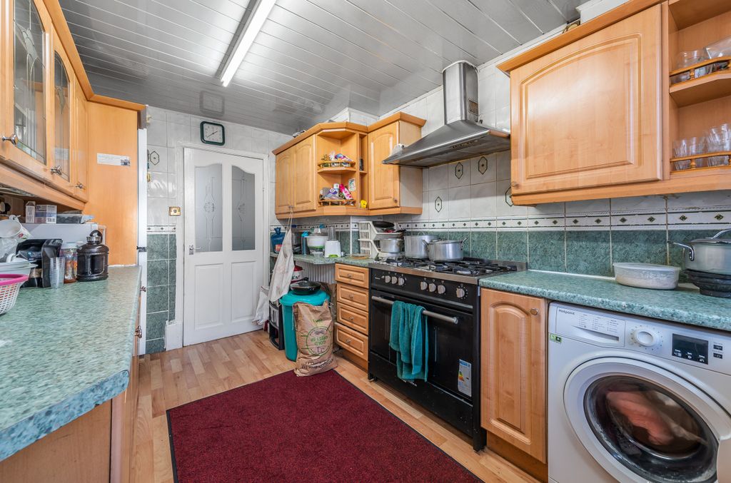 Additional image 5 of 6 bed terraced house for saleBrudenell Avenue, Hyde Park, Leeds LS6
