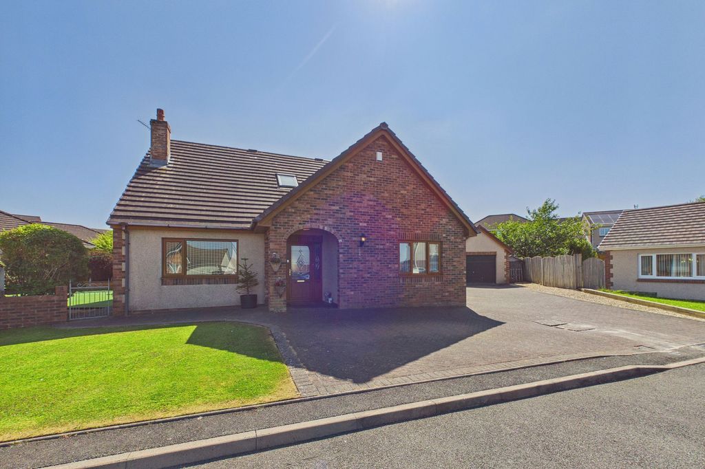 Property photo 2 of 32