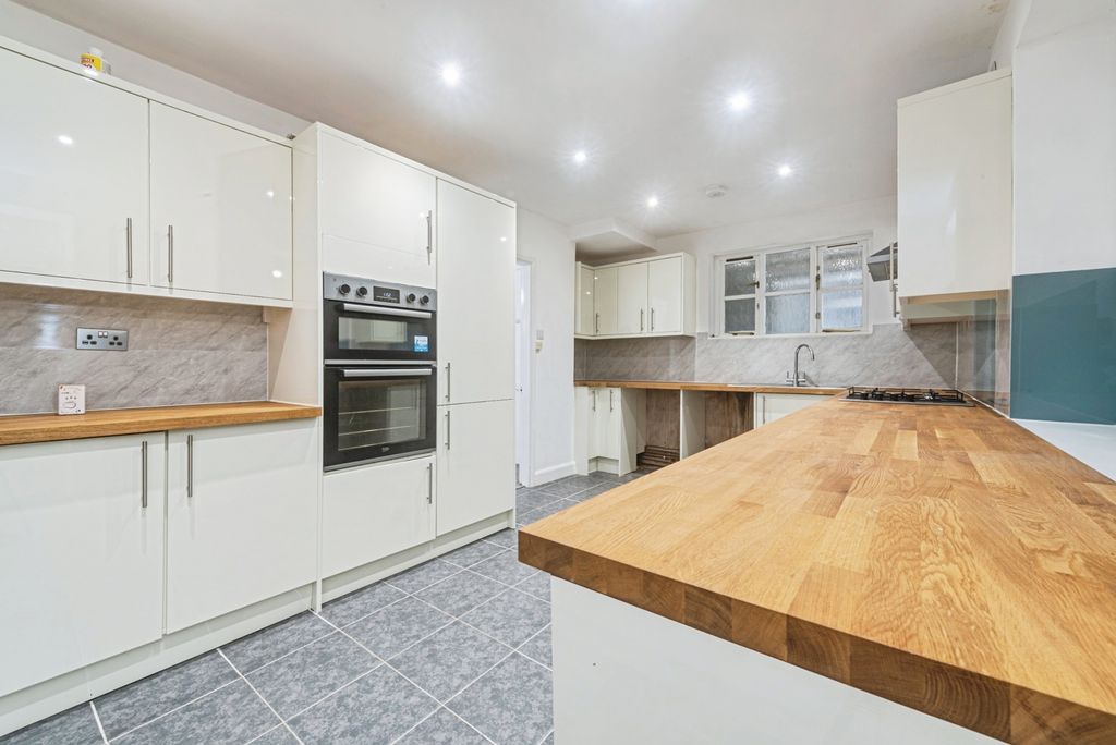 Property photo 2 of 17 Photo