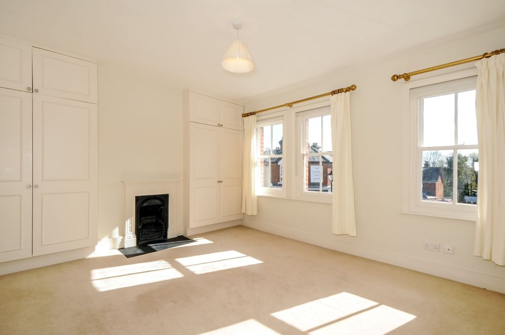 Property photo 2 of 10 Bedroom