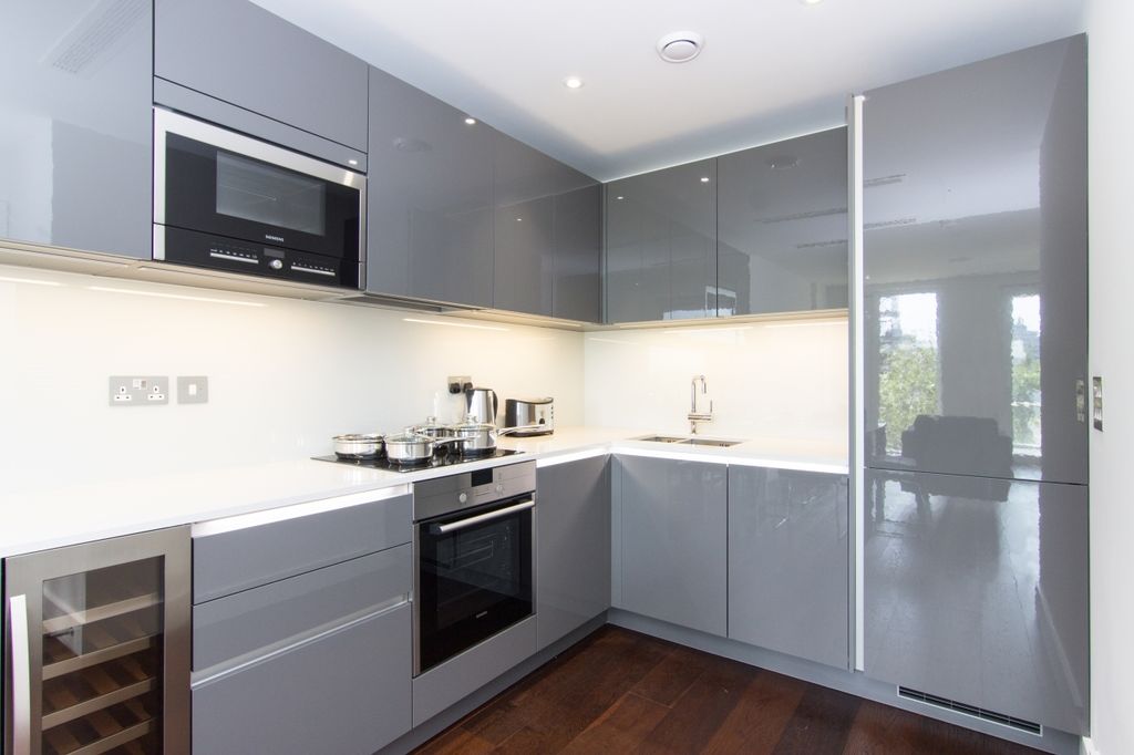 Property photo 3 of 8 Kitchen