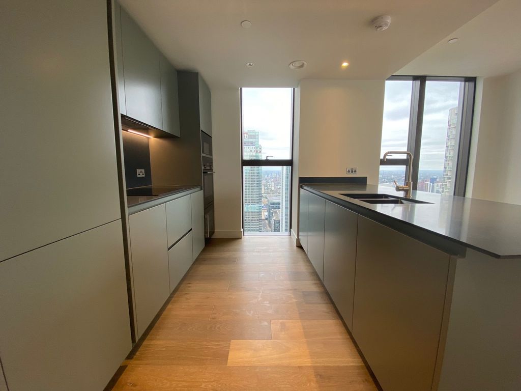 Property photo 3 of 8 Kitchen