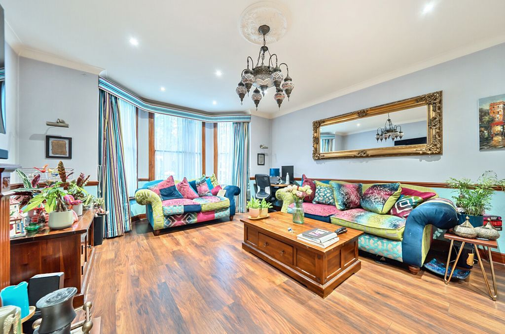 Property photo 3 of 16 1326067-6-68793Da...