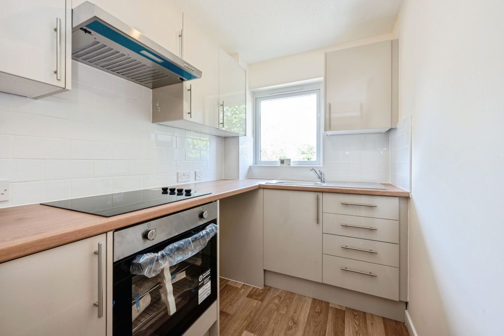 Property photo 2 of 10 Kitchen