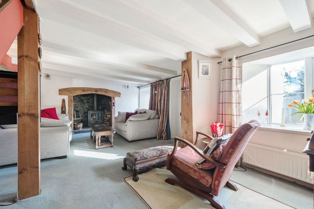 Property photo 2 of 18