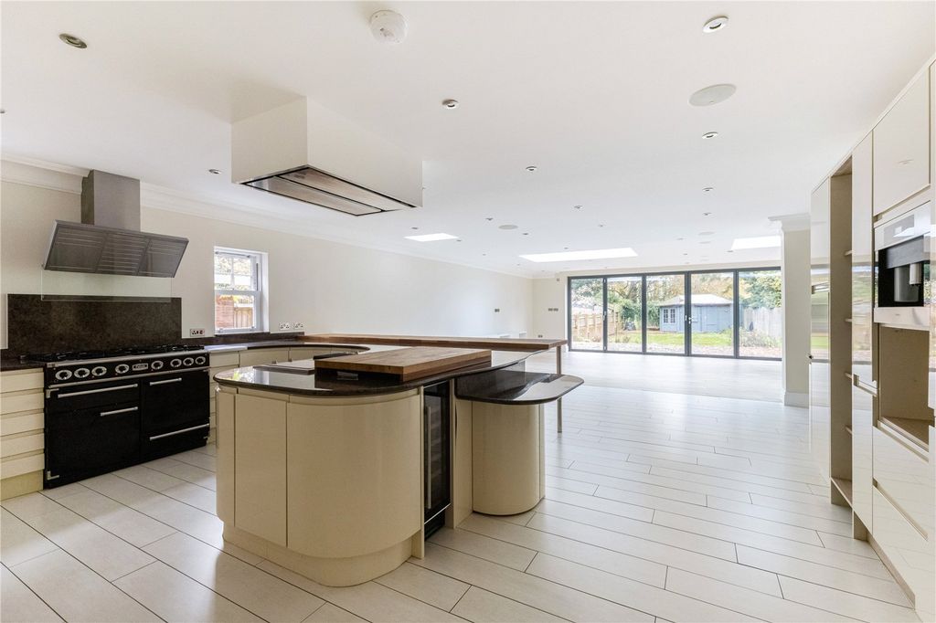 Property photo 3 of 21 Kitchen/Family Room