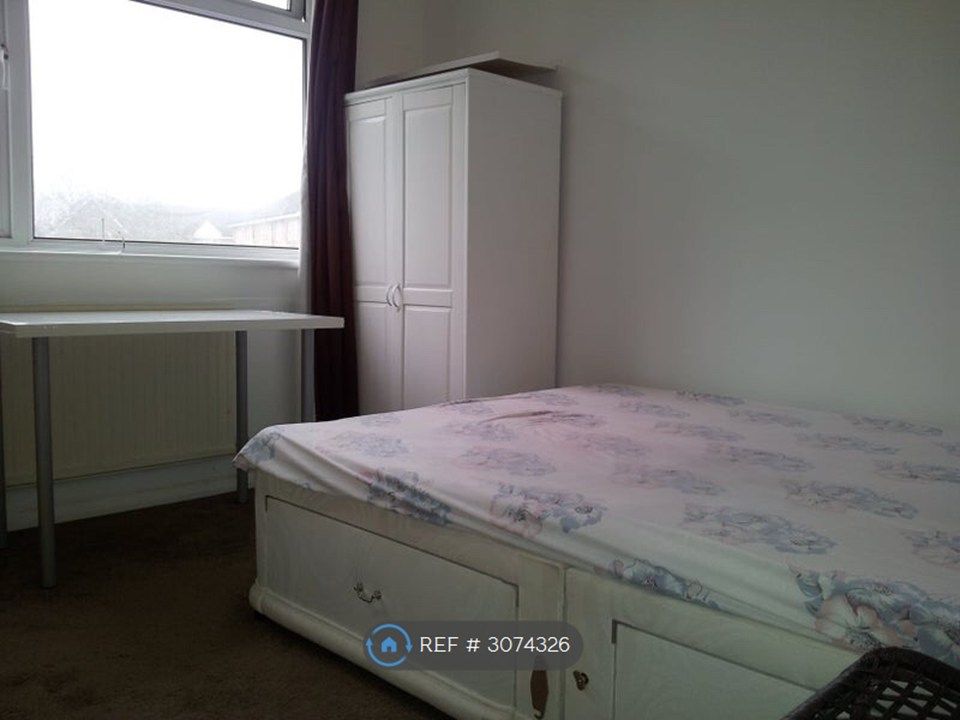 Property photo 3 of 15 Bedroom 2