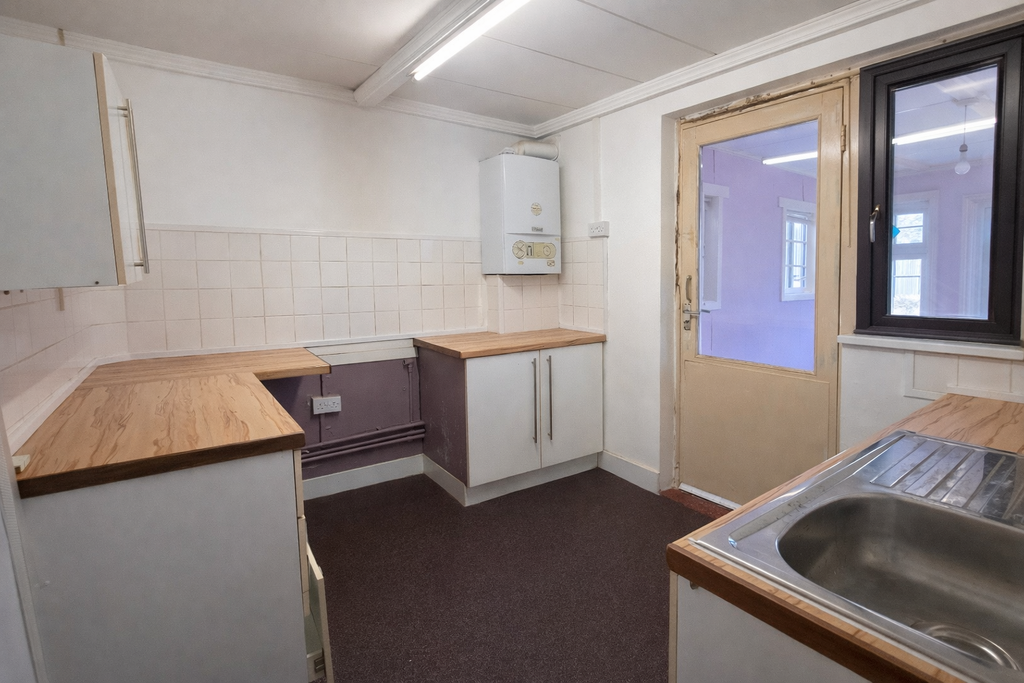 Property photo 3 of 12 Lounge