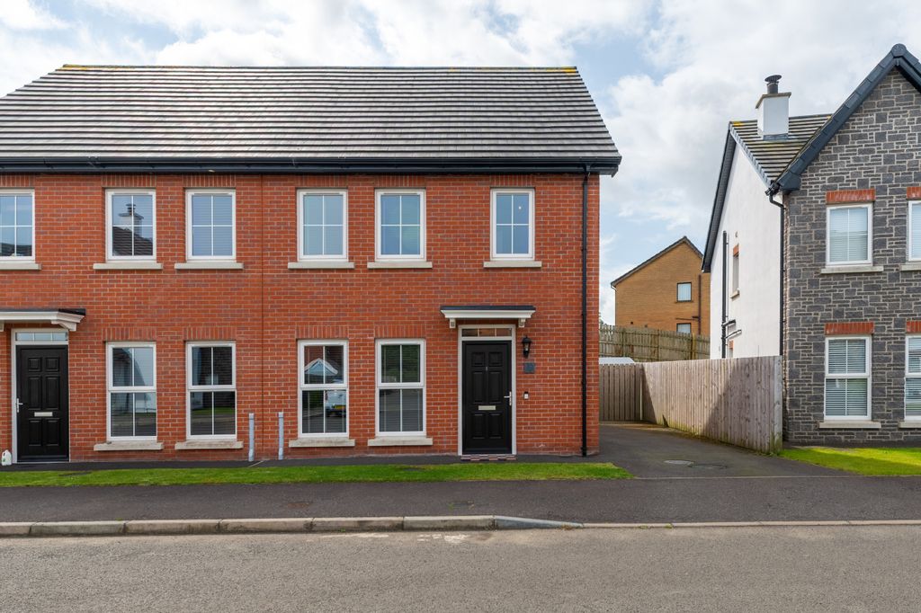 Property photo 1 of 39 001