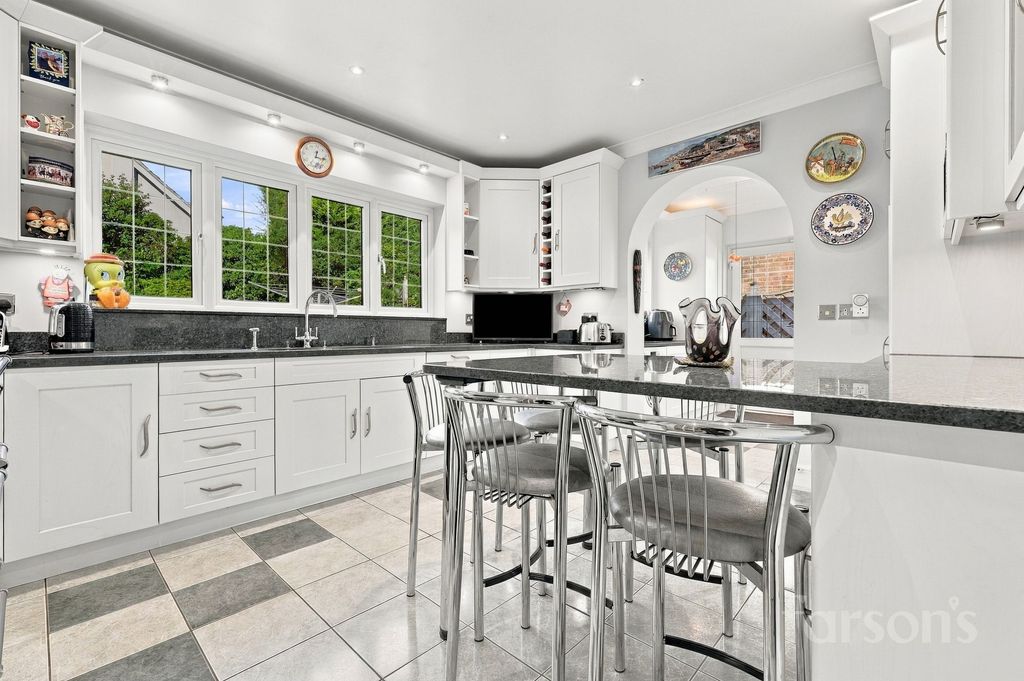 Property photo 3 of 33