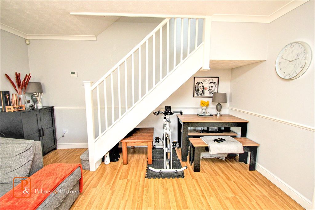 Property photo 3 of 8 Living Space