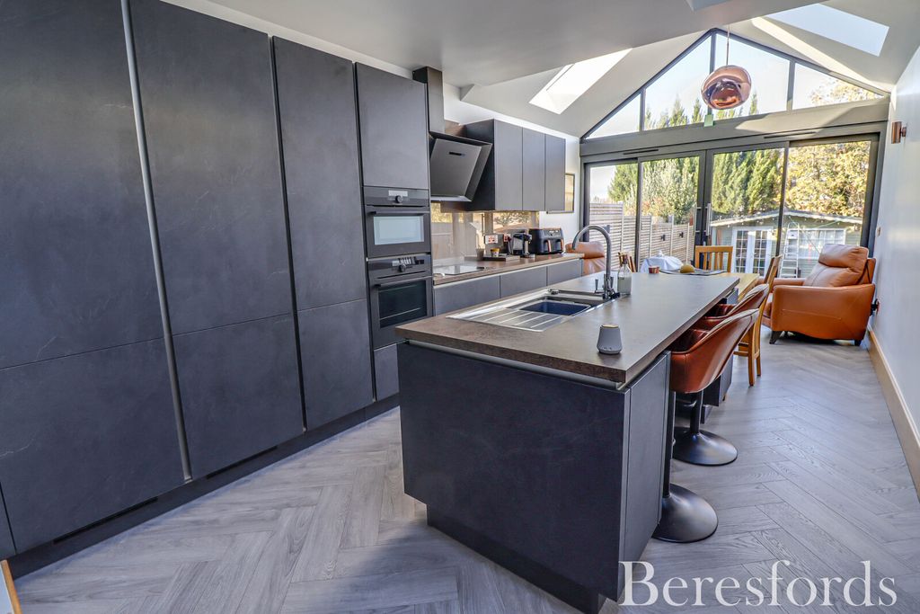 Property photo 2 of 25 Picture No. 16