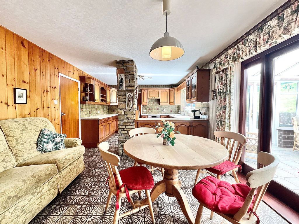 Property photo 2 of 40