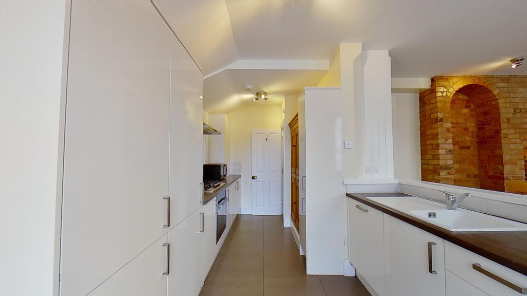 Property photo 3 of 11 Photo 2