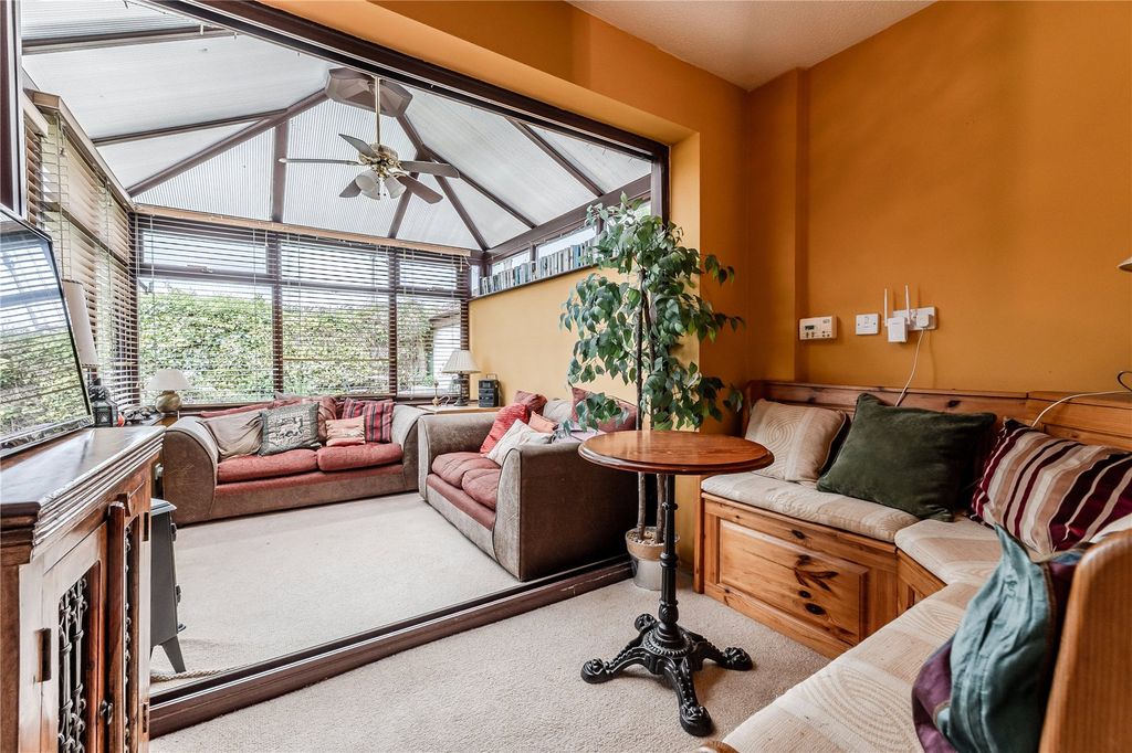 Property photo 2 of 16 Snug