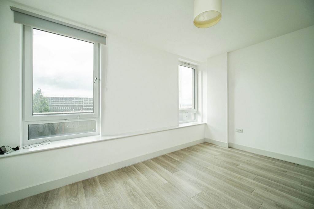 Property photo 3 of 12 Pbox-Img.Jpg