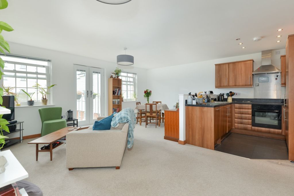 Property photo 2 of 16 4184104