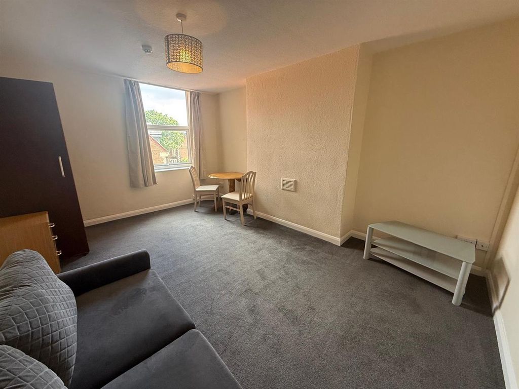 Property photo 3 of 7 Living Room Flat.Jpeg