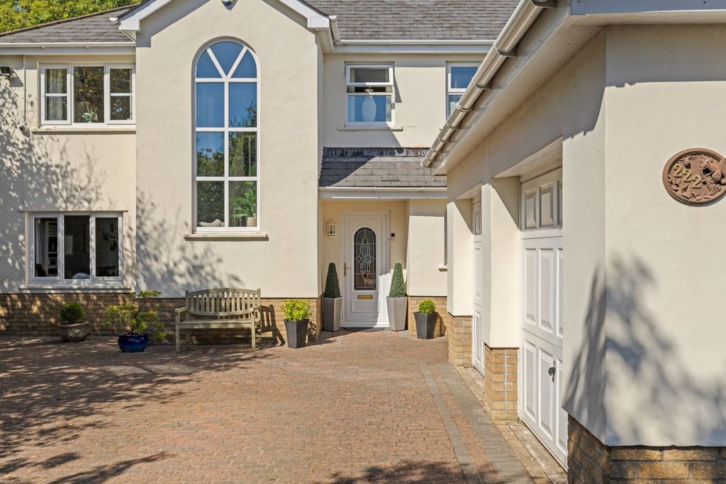 Property photo 2 of 32