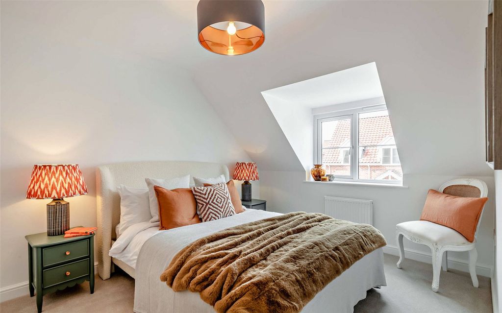 Property photo 3 of 5 Bedroom- Showhome*