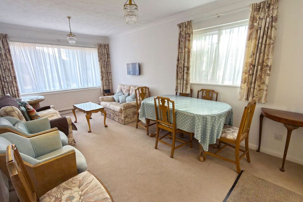 Property photo 2 of 19 Lounge / Dining Room
