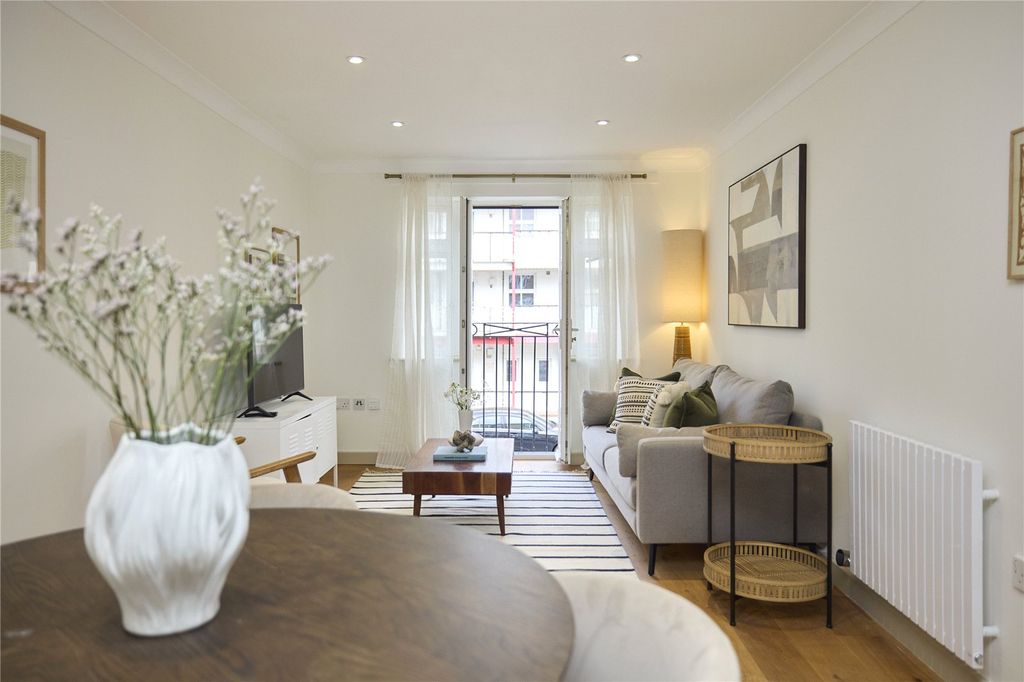 Property photo 3 of 18 Reception Room