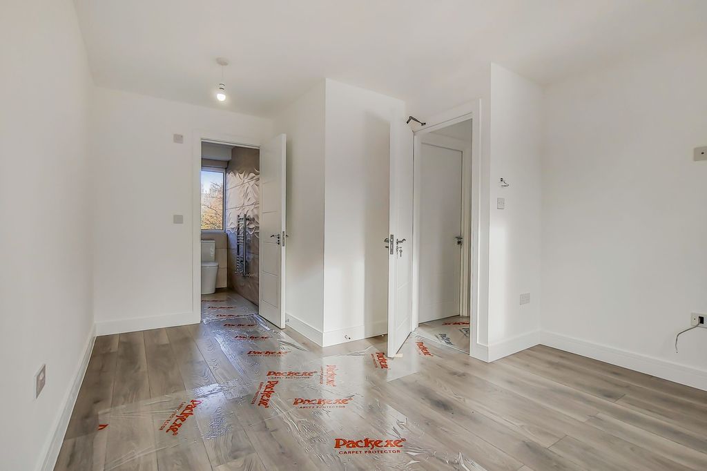 Property photo 1 of 4
