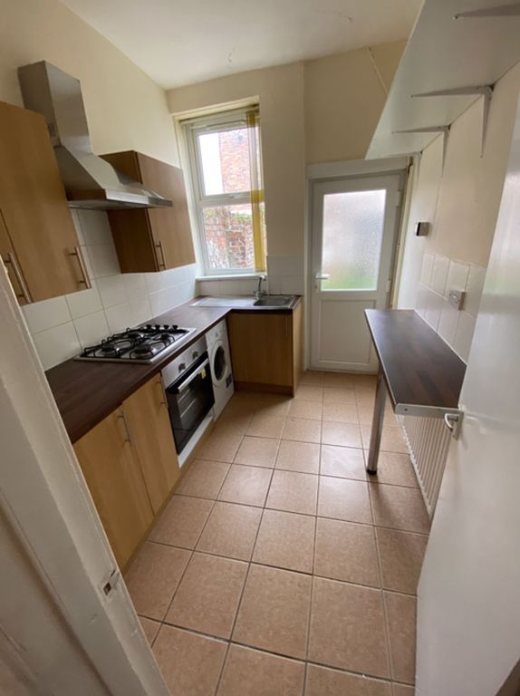 Property photo 3 of 11 Kitchen