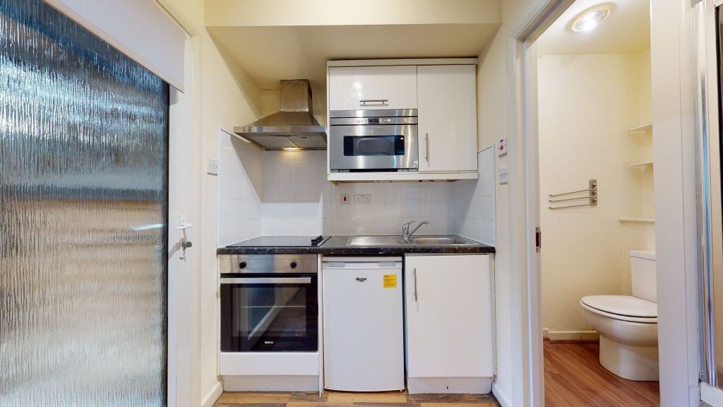 Property photo 2 of 7 Kitchen