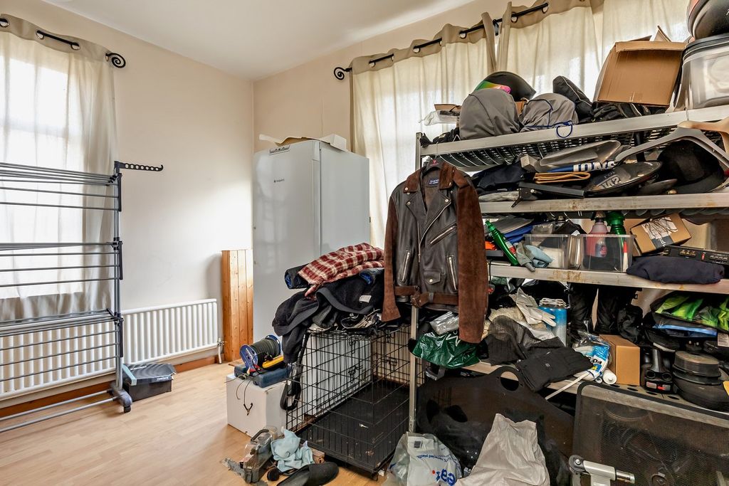 Property photo 3 of 23