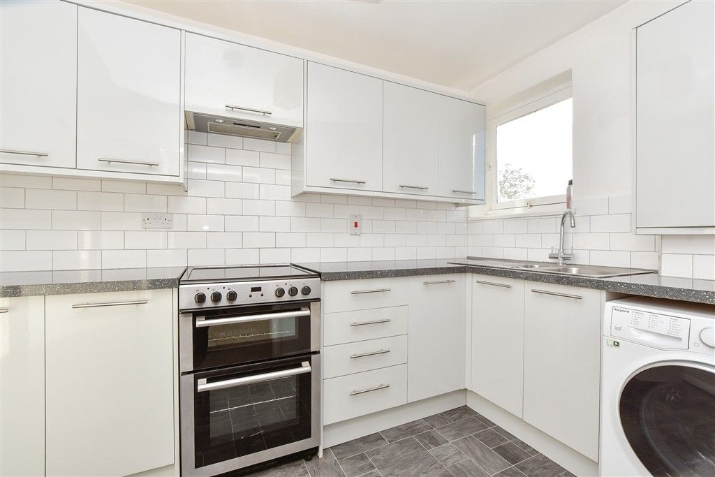 Property photo 3 of 12 Kitchen