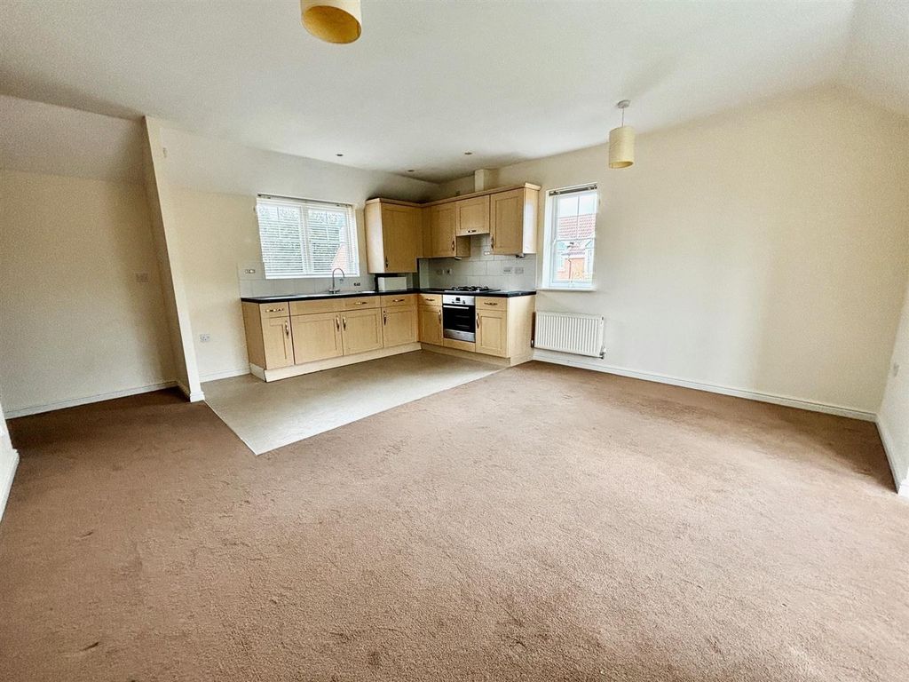 Property photo 3 of 9 Kitchen/Lounge/Dining Area