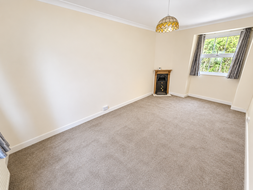 Property photo 2 of 8 A9491332-D038-4466-A618-703F45823Bfa