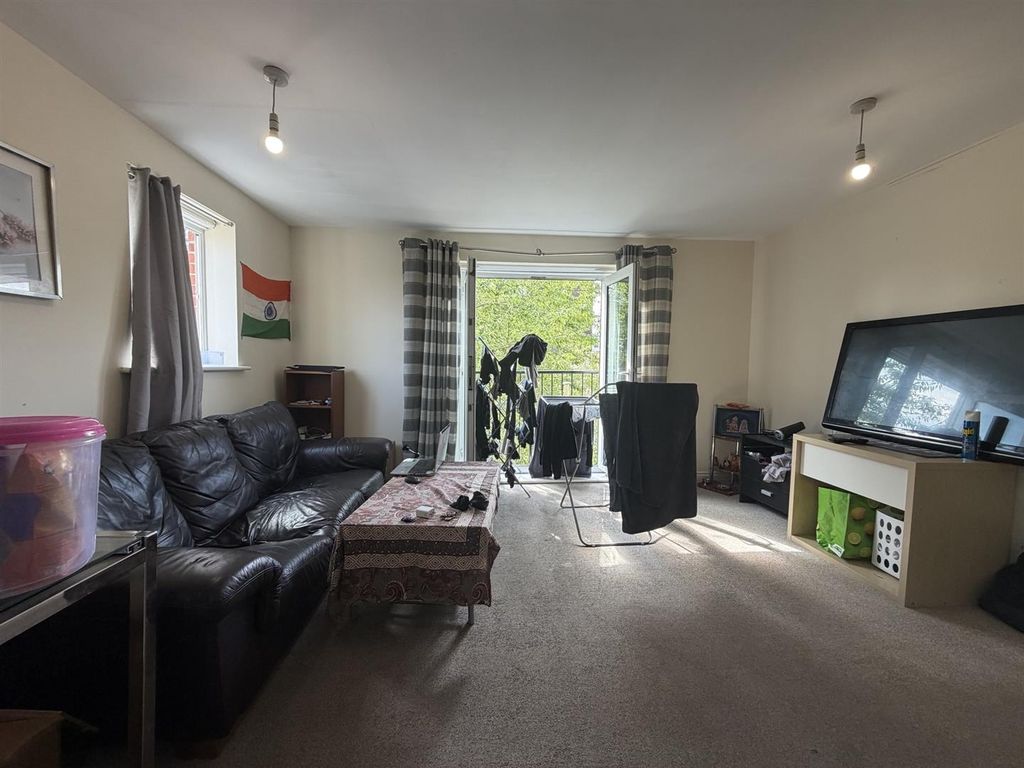 Property photo 2 of 8