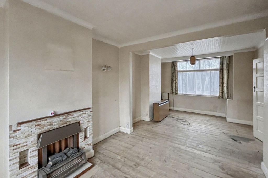 Property photo 3 of 15 269 Hook Rise South, Surbiton, Surrey Kt6 7Lt