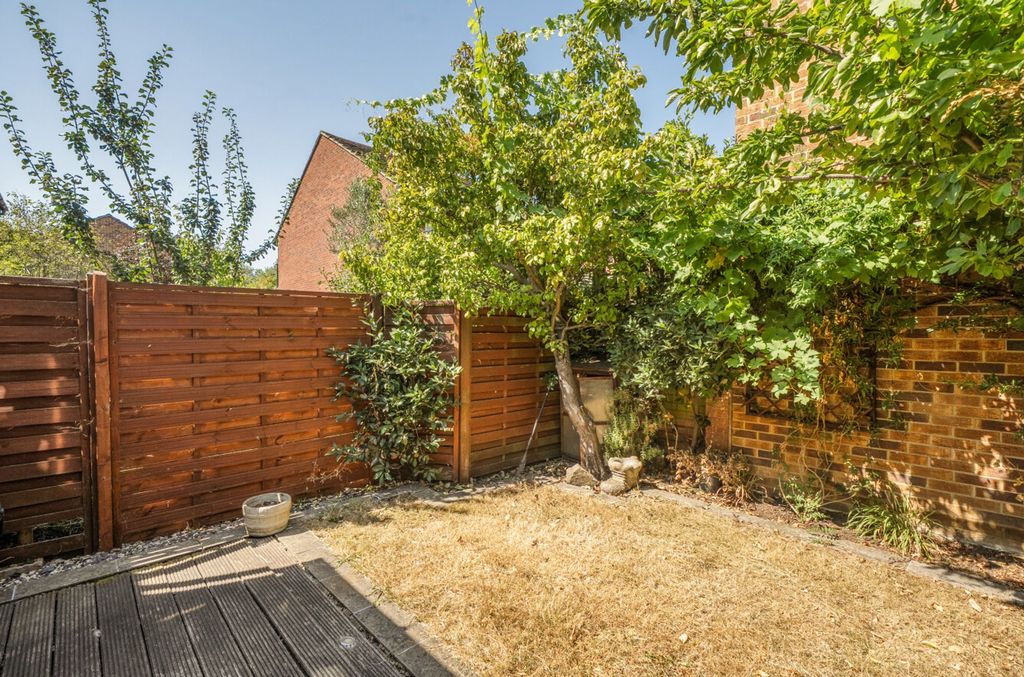 Property photo 2 of 18 Garden