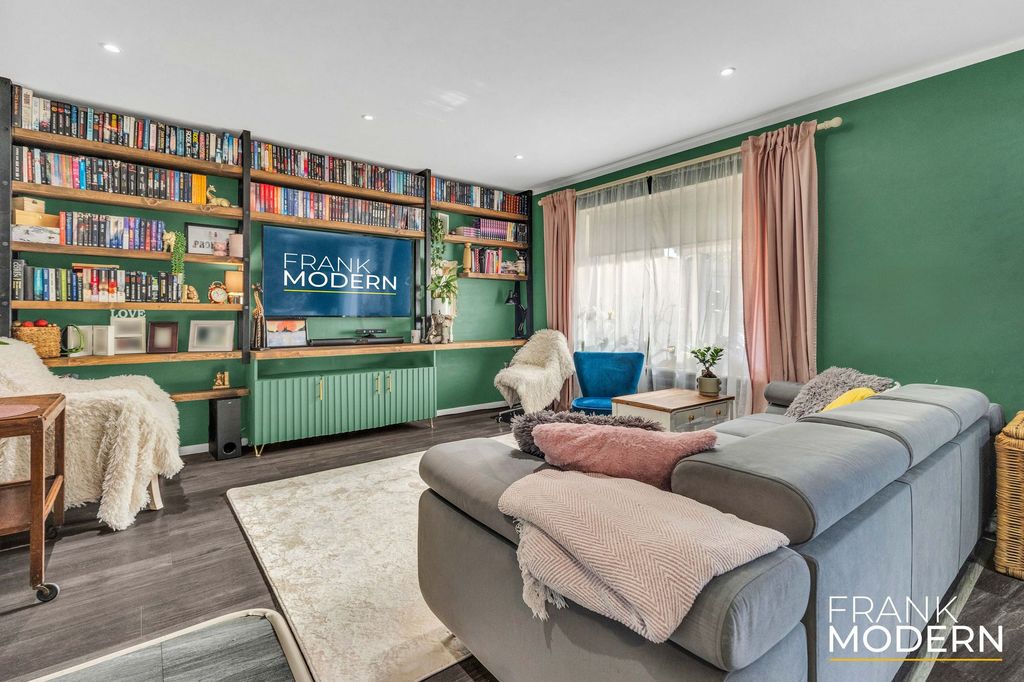 Property photo 3 of 42 Lounge Area