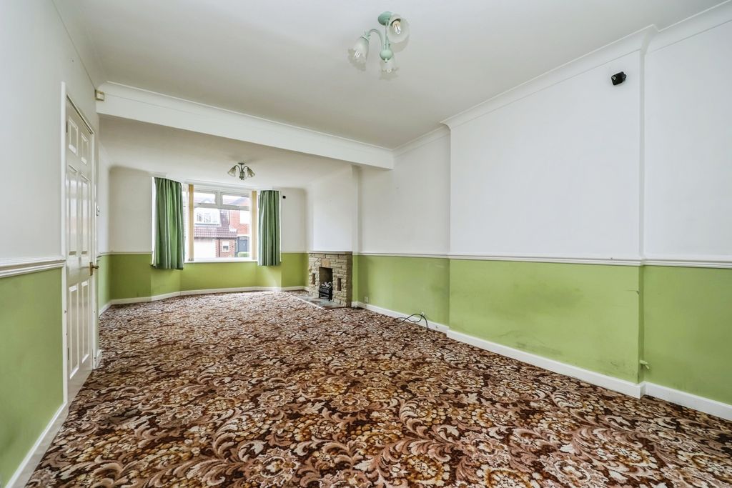 Property photo 2 of 13 Lounge