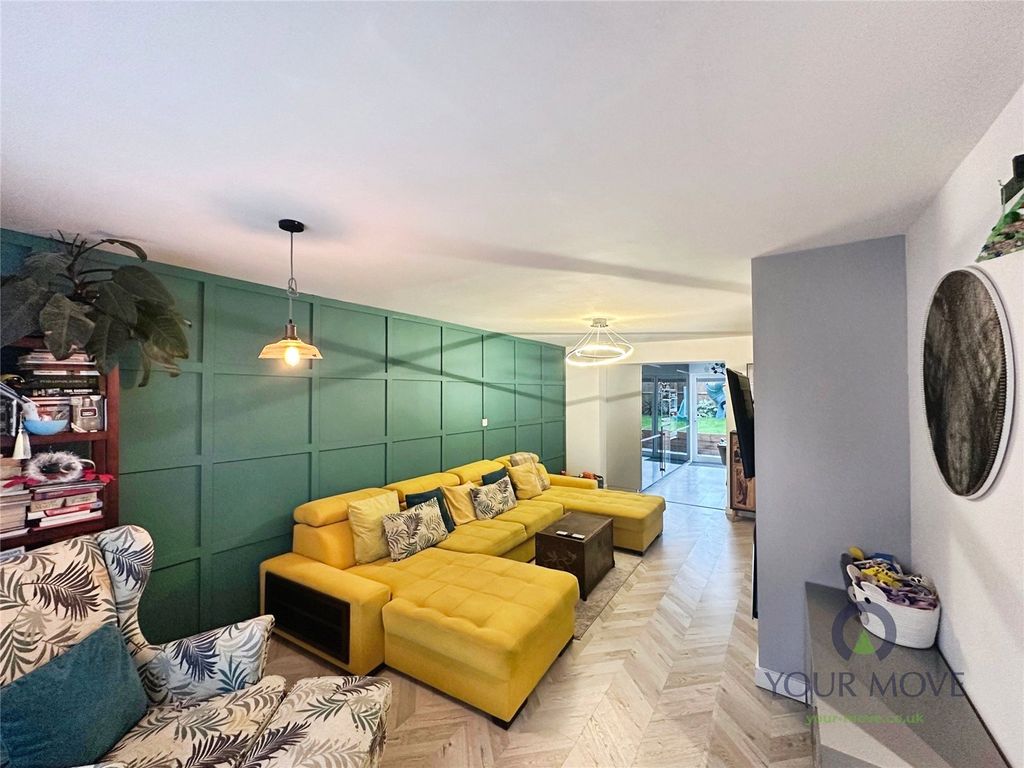 Property photo 2 of 18 Lounge