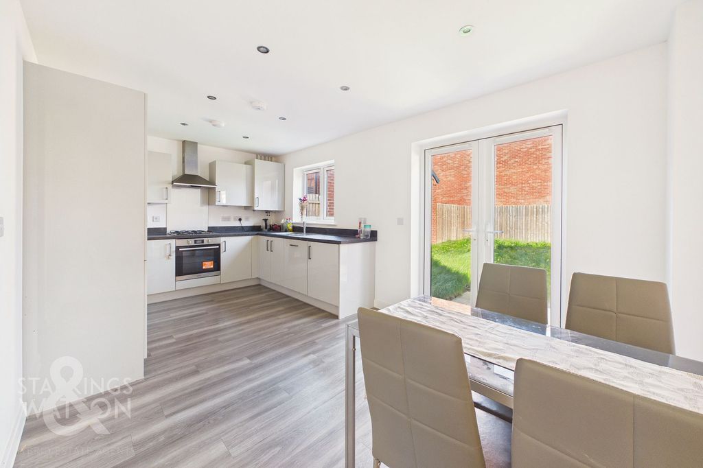 Property photo 2 of 21