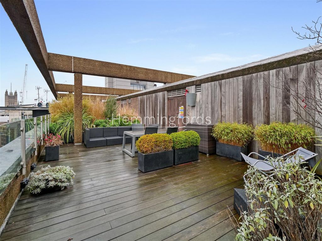 Property photo 3 of 18 A1Dd07A8-d571-4559-933d-30261Bda7c38Oshmf - 1 Mill