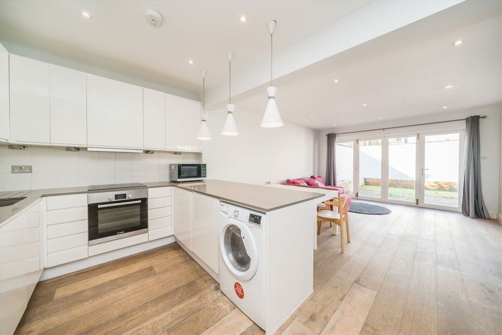 Property photo 2 of 7