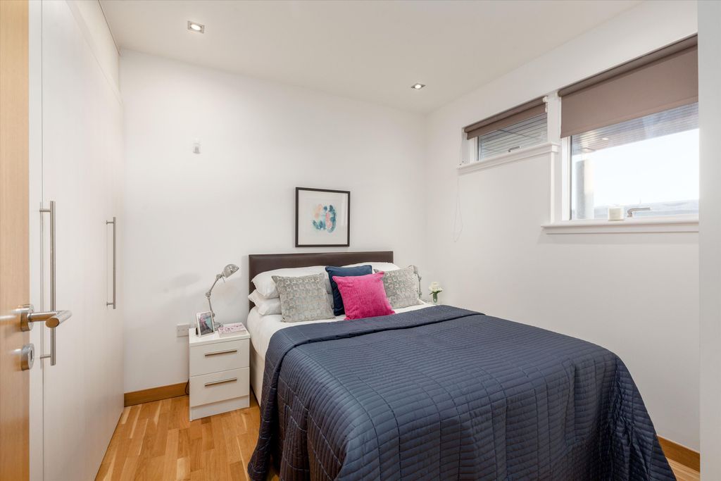 Property photo 3 of 19 Image